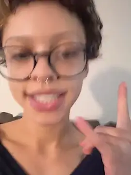 Show modela jojosbizarrelyf na web-kameri