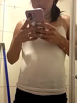 XXX chat uživo modela LeiLany777