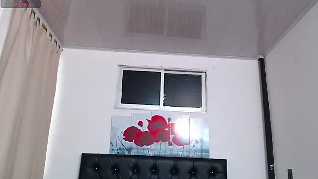 pinky_f00x's Live XXX Chat