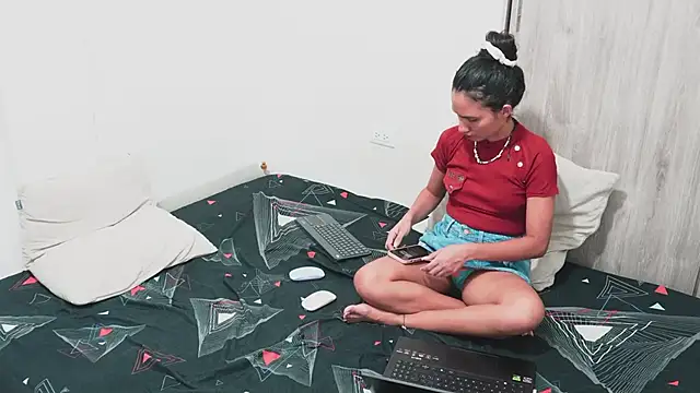 bonyclyde2203 Adlı Modelin Canlı XXX Sohbeti