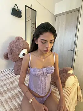 ZaraLuuv's Live XXX Chat