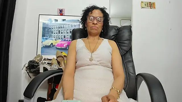 Aries_Mature: διαδικτυακό σόου στην κάμερα