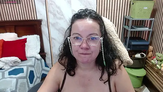 Chat +18 de Sonialorens_ ao vivo