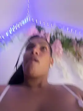 ArielleMillerr-'s Live XXX Chat