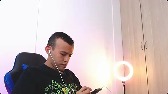 Czat XXX na żywo – Damian_Wish