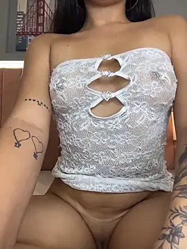 دردشة Bella-Ferrer الجنسية المباشرة