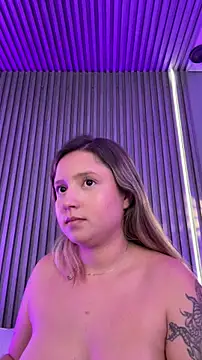 Chatroom XXX en direct de MiaPetit_