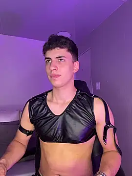 AdrianRinaldi Chat XXX in diretta