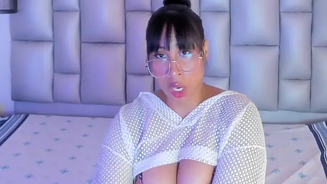 Chat XXX en directo de KarlieMoore