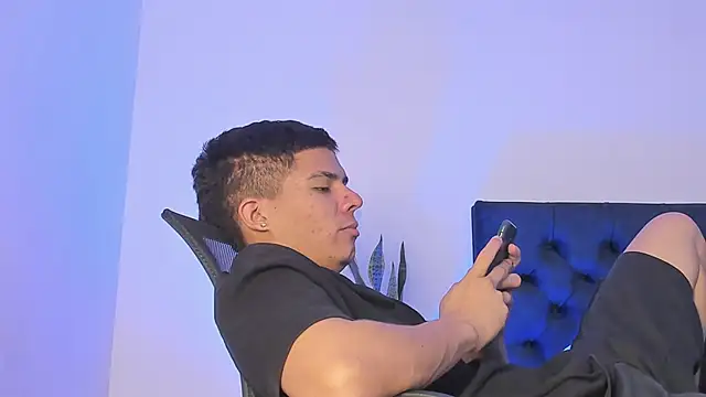 Онлайн чат XXX Marcus_Moreno