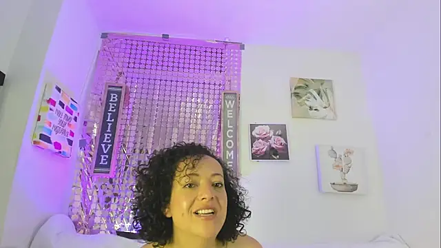 Chatroom XXX en direct de AnaDalila_Latina