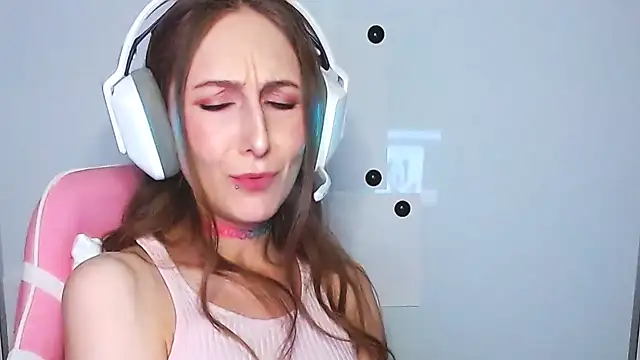 Sokavine: διαδικτυακό σόου στην κάμερα