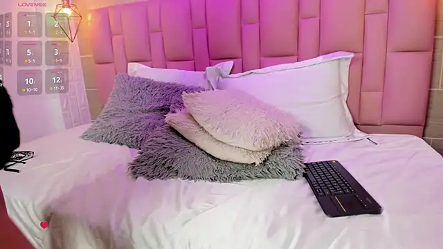 Naomi-Thompson Obrolan Langsung XXX