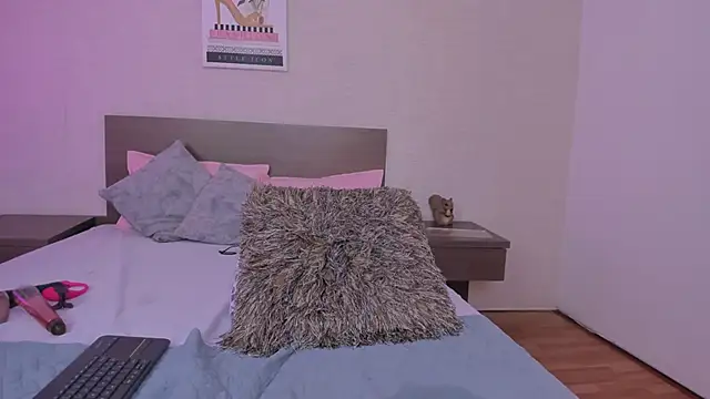 Katyrousee: онлайн-секс-чат