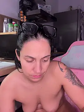 XXX chat uživo modela LaPetiteKim