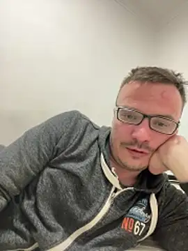 viktor1992-1-1 – Naživo XXX chat