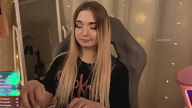 lucylucious Chat XXX live