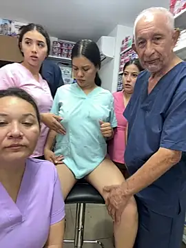 Show modela kandalove na web-kameri