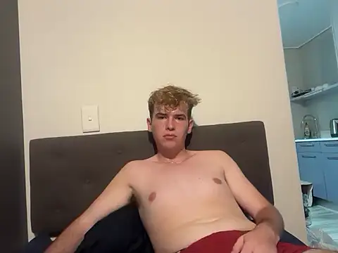 Show modela Che_18 na web-kameri