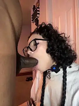 XXX chat uživo modela Gothbabbi