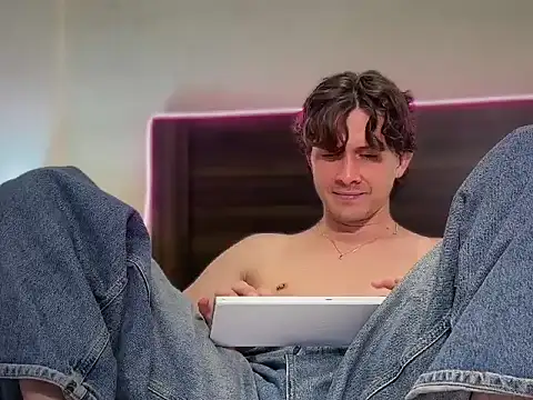 mcklister_kinky_feets: διαδικτυακό σόου στην κάμερα