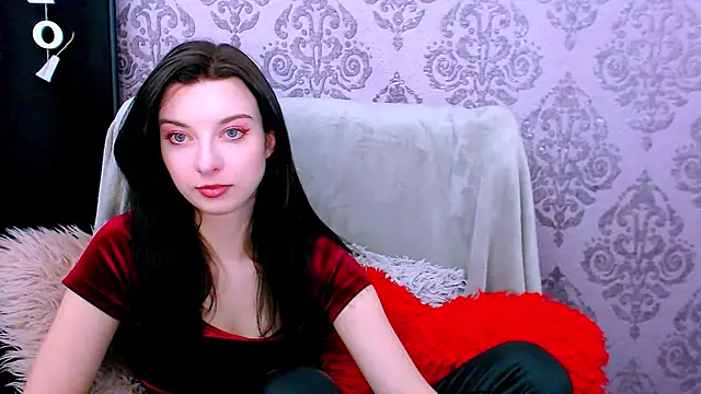 DominantLuna: онлайн-секс-чат