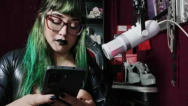 Chat +18 de MeGoddesSara ao vivo