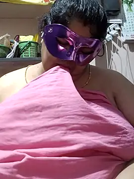 XXX chat uživo modela tamilthanushri