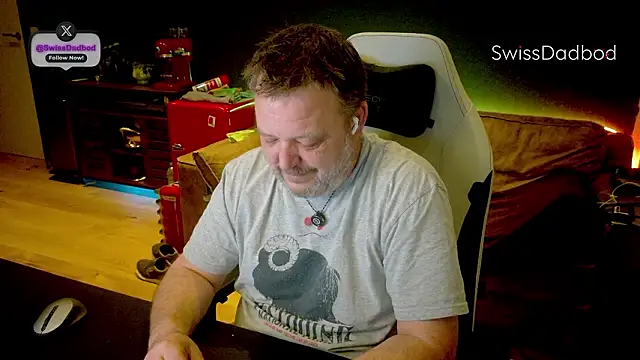 SwissDadbod live XXX chat