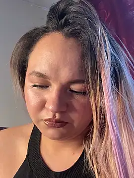 Naiara_Sex_ Adlı Modelin Canlı XXX Sohbeti