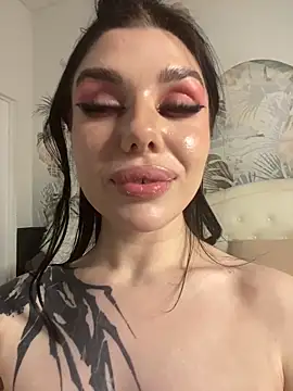 XXX chat uživo modela MaeveMoon