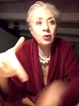 divinaerotica Adlı Modelin Canlı XXX Sohbeti