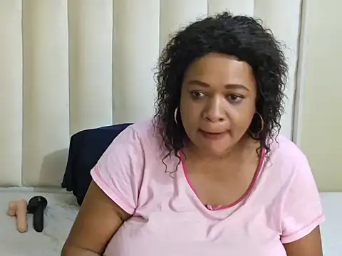 Вебкам-шоу BUSTYQUEENK