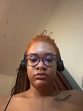 nickytheehawtie Show in webcam