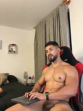 Ezzio_Scolaron Live XXX chat