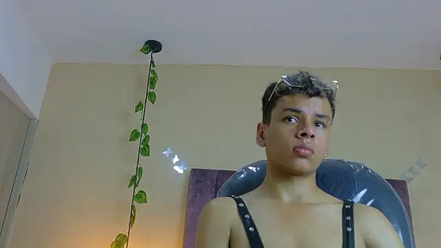 Xavier_Fox___ Chat XXX in diretta