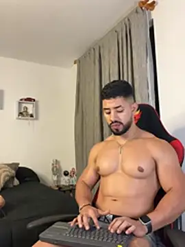 XXX chat uživo modela Ezzio_Scolaro