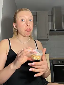 XXX chat uživo modela Kittie_Valentine