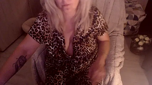 Divineblond Chat XXX live