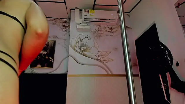 dirtyplayluna_ élő XXX-chatje