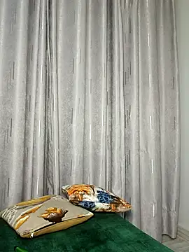 Pokazy przed kamerką – Yoyo-__