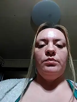 Pokazy przed kamerką – HotStepmommy4