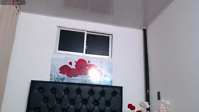 pinky_f00xn Live XXX chat