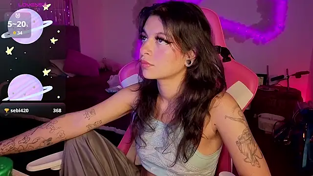 larah_uwu Chat XXX in diretta