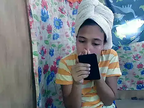 PinaySkinnyGirl Chat XXX live