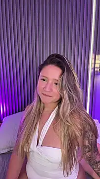 Chat +18 de MiaPetit_ ao vivo