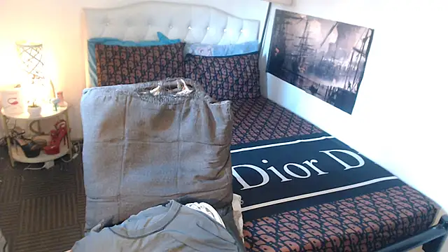 NinaDOM4CUM élő XXX-chatje