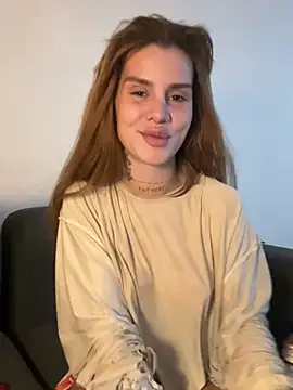 دردشة EmiliaCatalina الجنسية المباشرة