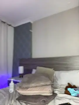 MiilaBlake: διαδικτυακό σόου στην κάμερα