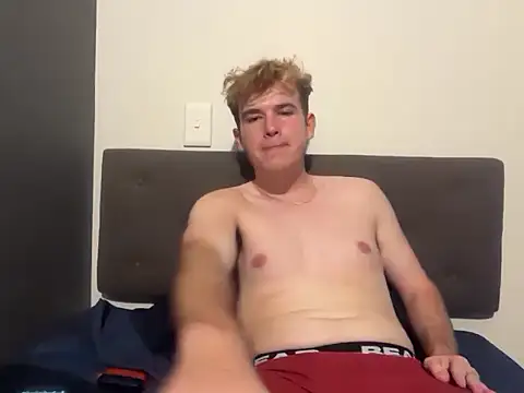 Show modela Che_18 na web-kameri